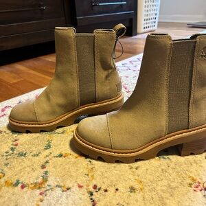 Sorel joan Chelsea Boots